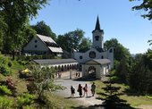 Poutníci se sešli v kostele Panny Marie Pomocné ve Zlatých Horách