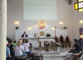 Prezident diecézní Charity o. J. Larisch spolu s p. V. Dvořákem promluvili o historii poutního místa Mariahilf
